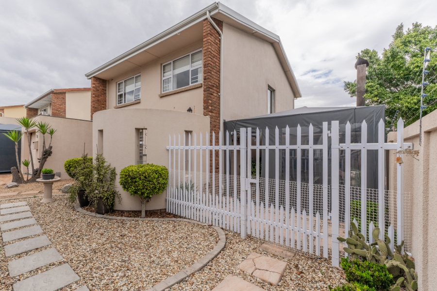 3 Bedroom Property for Sale in Parow North Western Cape